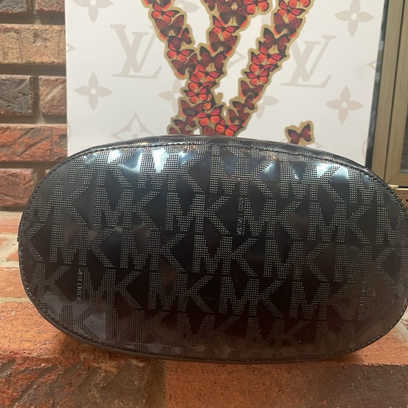 Michael Kors Shiny Black Jet Set Monogram Leather Tote Shoulder Bag - Picture 6 of 8